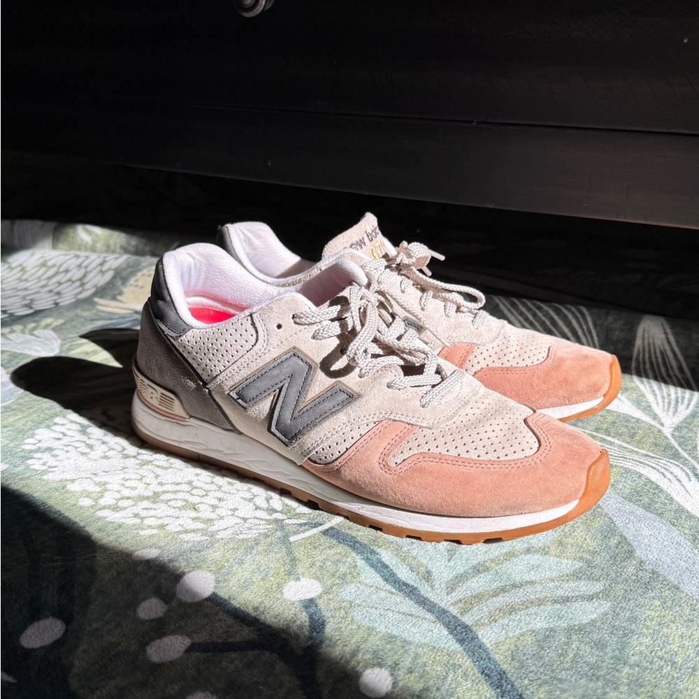 New Balance 670 Tan and Salmon Sneakers - Picture 5 of 5